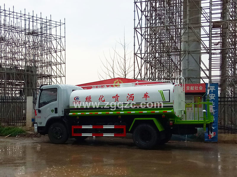 上圖為送車實(shí)拍 上圖為送車實(shí)拍